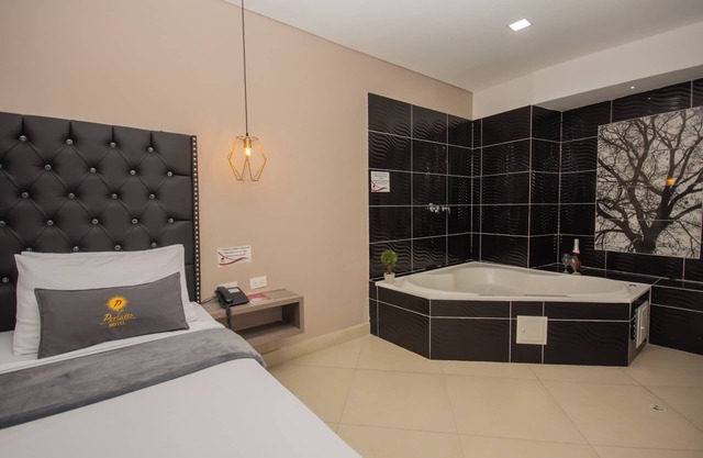 Habitación Deluxe con bañera hidromasaje en Bello