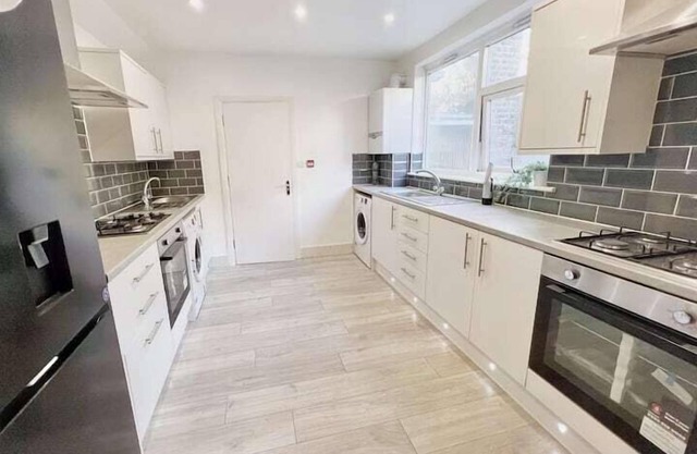 Modern Room in Centrally Located- Room 4