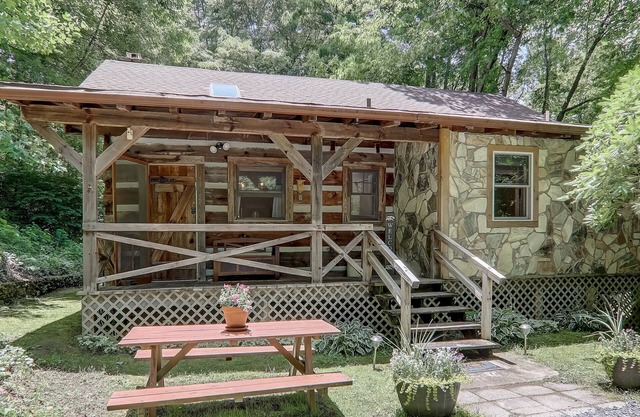 Modern, Rustic Log Cabin. Secluded, Close to Cataloochee. Fast WiFi!