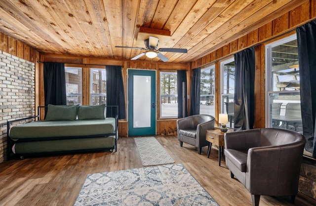Modern Rustic | Spider Lake | Pontoon Rentals