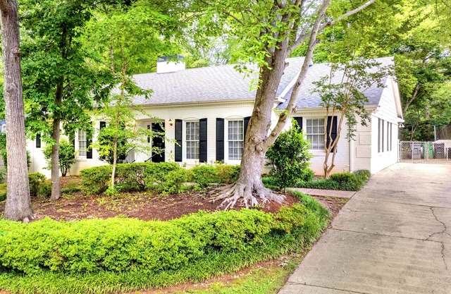 Modern/Rustic style Ranch in South CLT w King en Suite, Fenced In, Large Deck!
