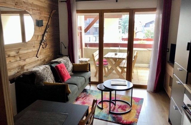 Modern studio centrally located in Auron with Mountain View's.
