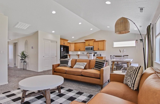 Modern Sage Farmhouse Private 3 bedroom home