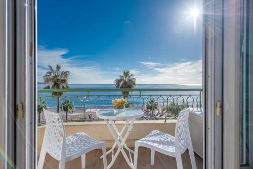 Modern Sea View Apartment on Promenade des Anglais