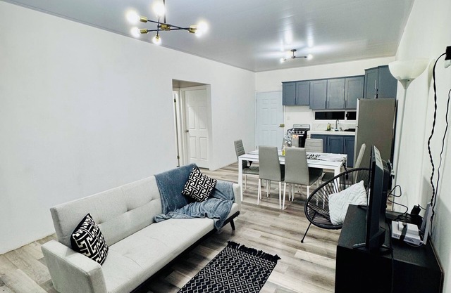 Casa moderna y segura con A/C, WiFi, acceso autónomo