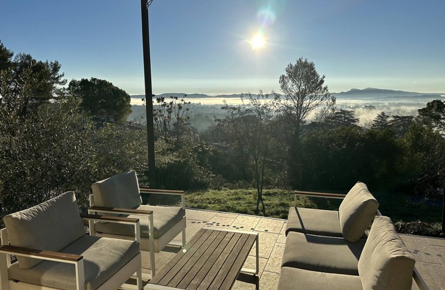 Modern single-storey house with exceptional views!