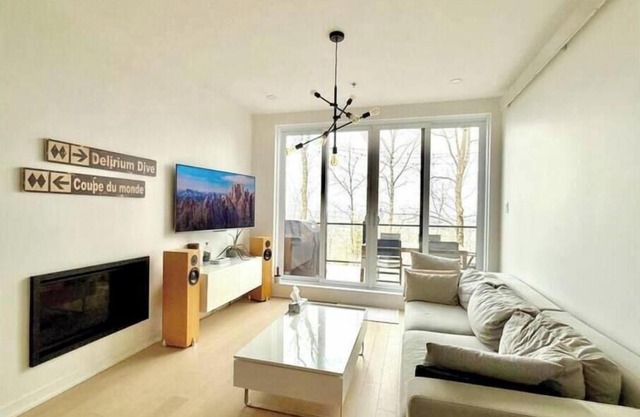 Modern ski-in / ski-out 3 bedroom condo in Bromont