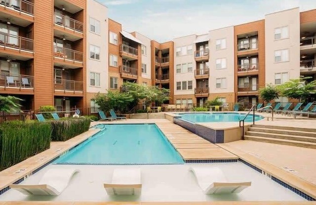 Modern SoCo CozySuites w/ 2 Pools! #01