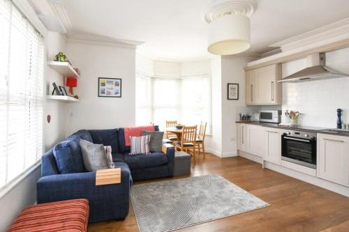 Modern Southville Apartment 5 Min Walk to Centre