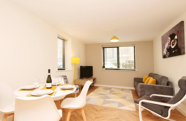 Modern Spacious 2 Bedroom Apartment