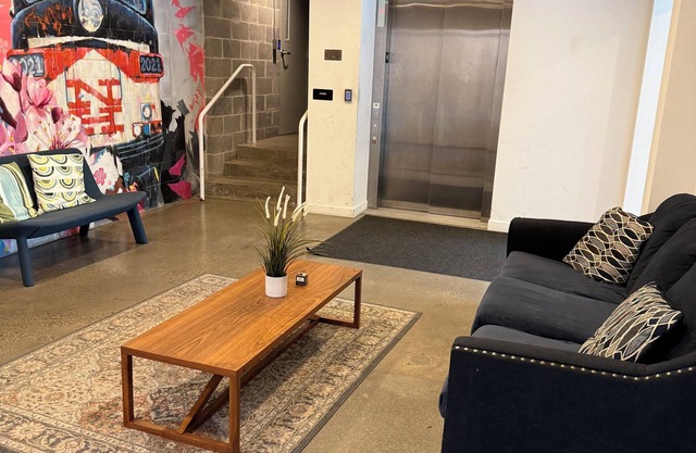 Modern & Spacious 2BR Apartment w/Gym & Parking and central AC