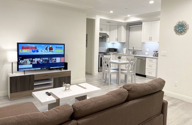 Modern Spacious 3B3B Townhome 10 mins from PCC