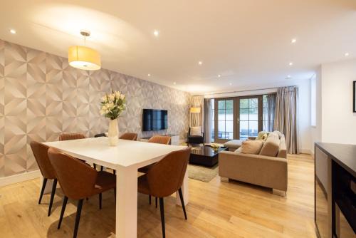 Modern, Spacious Home with Patio