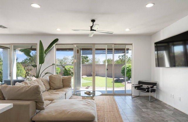 Modern Spanish Home --- 10 min from Bell Bank Park