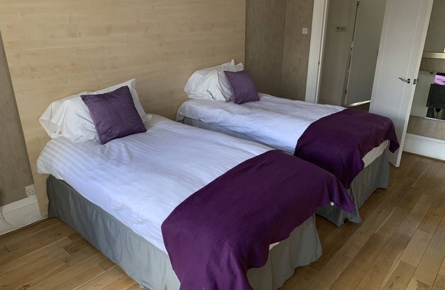 Apartamento-Moderno-Baño con bañera-Vista a la Calle