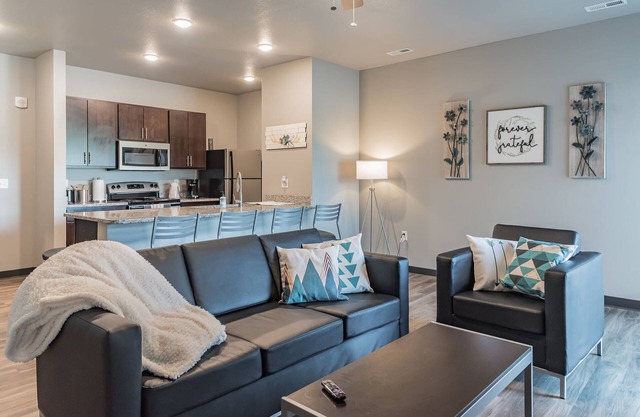 Modern Stay Near Jack Trice Stadium - Walk to ISU