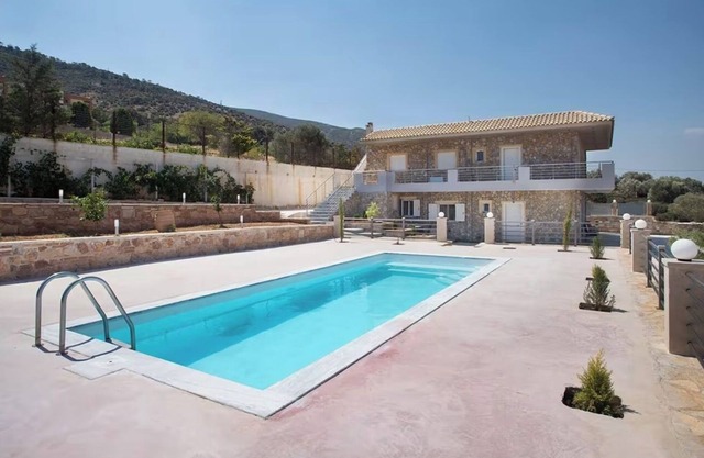 Modern Stone Villa 6bedroom, with Private Pool, WiFi & Large Yard near Lagonisi