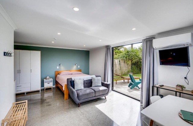 Modern Studio near Clive River
