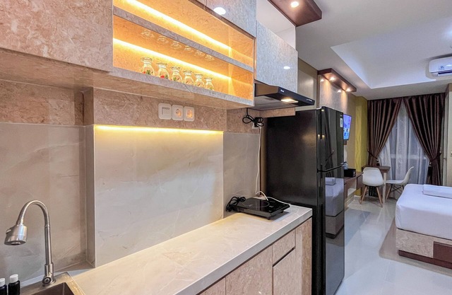 Modern Studio Room Apartment At Tamansari Skylounge Makassar