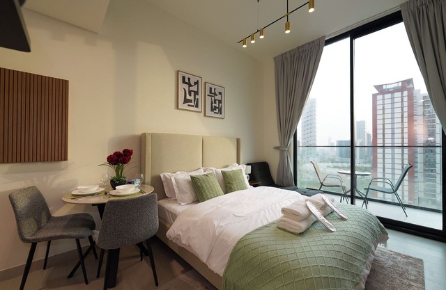 Modern Studio with Balcony Views of FIVE Hotels