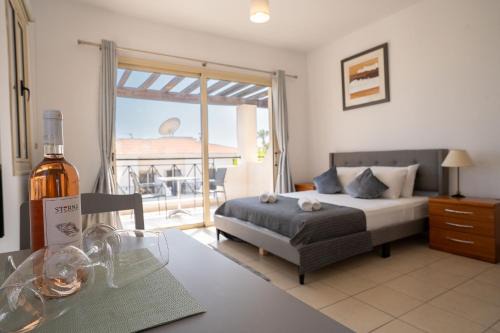 Modern Studio with Pool and Balcony Hillside and Sea Views
