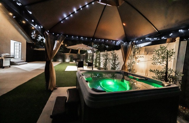 Modern Style 4-Bedroom Home with Jacuzzi
