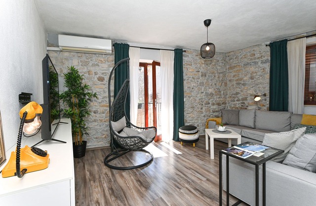 Apartamento moderno y elegante Kambelovac 1 para hasta 6 personas, a 150 metros de la playa