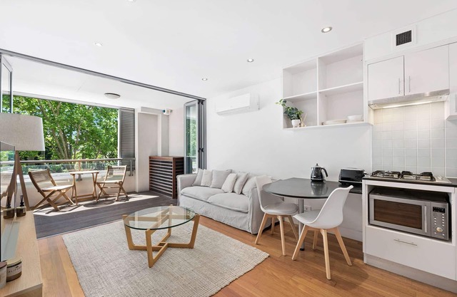Modern stylish 1BR apartment w/ balcony, superb location