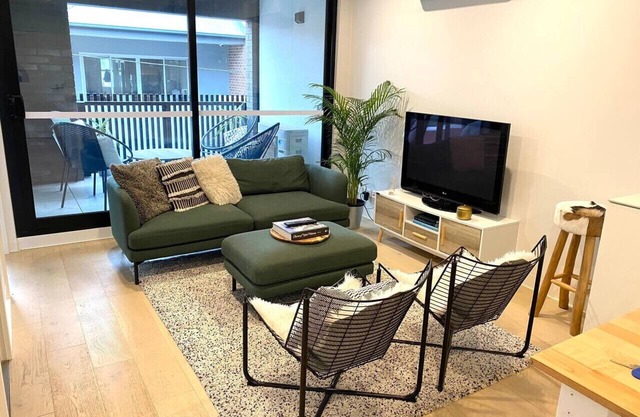 Modern, stylish 2 bed apartment, great location