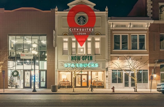 Modern Suite ~ Above Starbucks ~ Fast Wi-fi