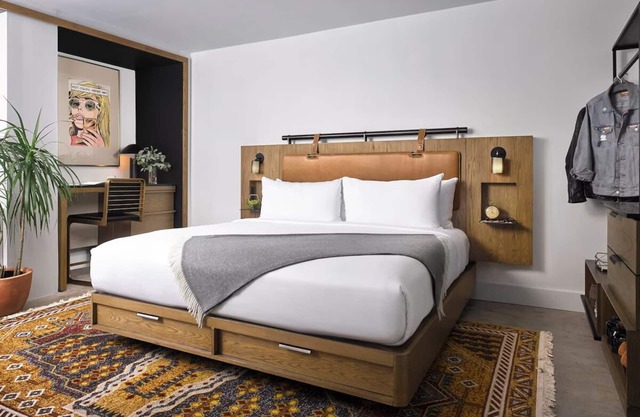 Modern Suite w/ On-Site Dining & Pet-Friendly Amenities | Near White House