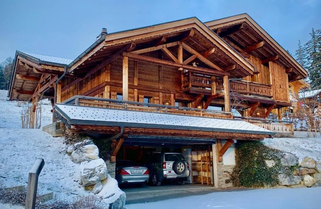 Modern Swiss Chalet for skiers, golfers and entertainers above the clouds