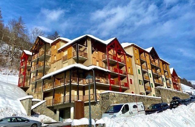 Apartamento de 2 habitaciones para 4 personas con WIFI, garaje y balcón