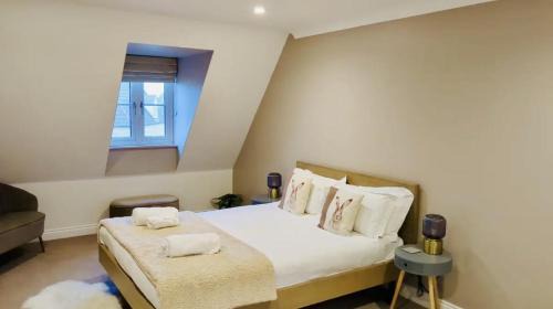 Modern Town House in Cotswolds - 3 double bedrooms