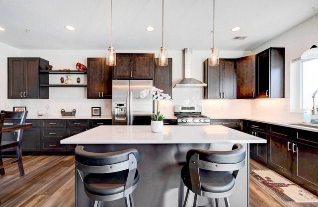 Modern Townhome, Day Trip to Colorado Ski Resorts!