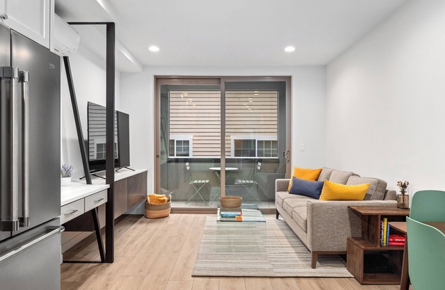 Modern Townhome in Walkable Ballard - 2 bedroom, 2 bathroom with AC