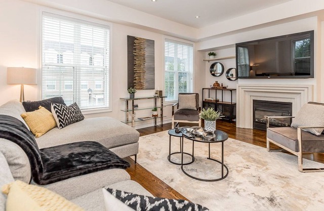 Modern Townhome Near Major Hwy