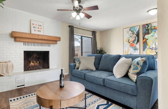 Modern Townhome with King Bed & Office
