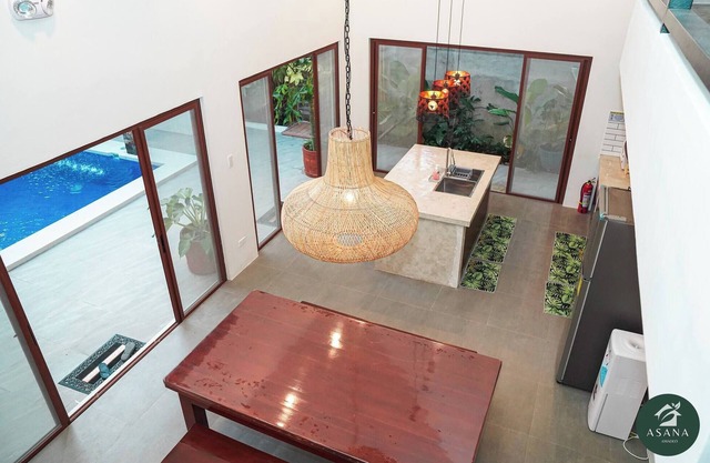 Moderna villa tropical de 2 dormitorios y piscina en Amadeo