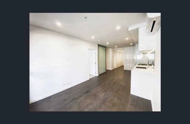Modern Two Bedroom Apartment in North Melbourne