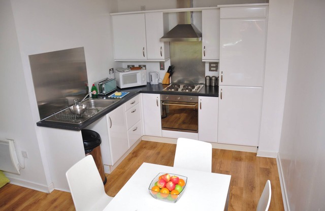 Modern Two Bedroom Apartment - Free parking - Excellent Wifi connection