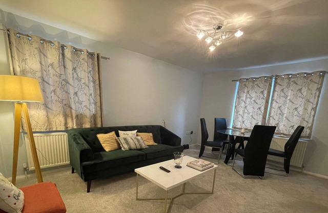 Modern two-bedroom apartment for Wimbledon Tennis