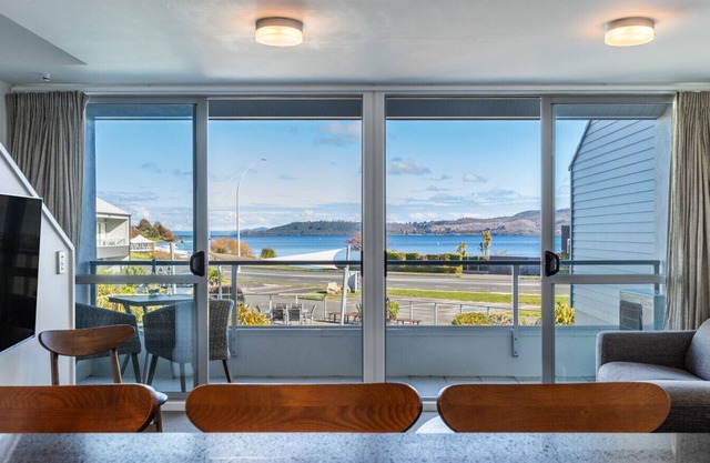 Modern two bedroom apartment, great location