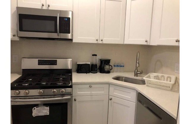 Modern Two-Bedroom Apt close to Manhattan! Bingo
