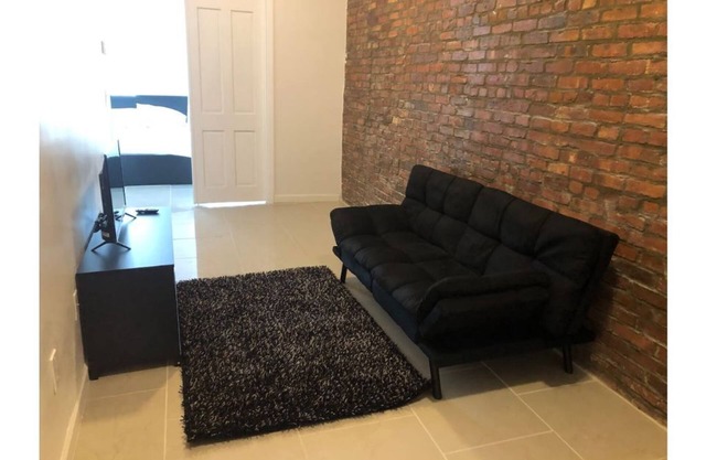 Modern Two-Bedroom Apt close to Manhattan Diva