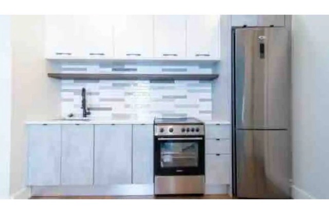 Modern Two Bedroom Apt. (Elevator, Laundry & gym)