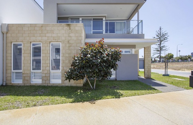 Modern ultra -stylish home just a stroll to the beach