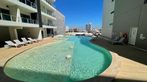 Modern unit, Pool, Gym & CBD location