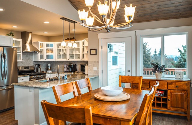 Modern, Upscale Home with Breathtaking View & Private Hot Tub