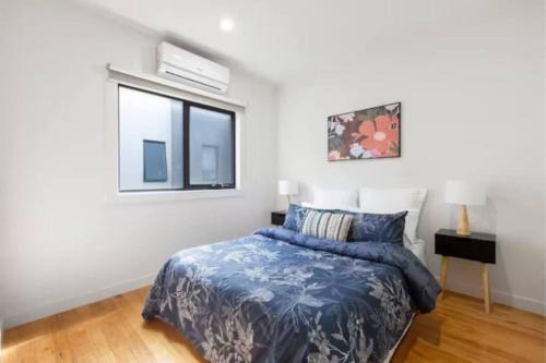 Modern Urban Oasis: Beautiful 2BR Townhouse